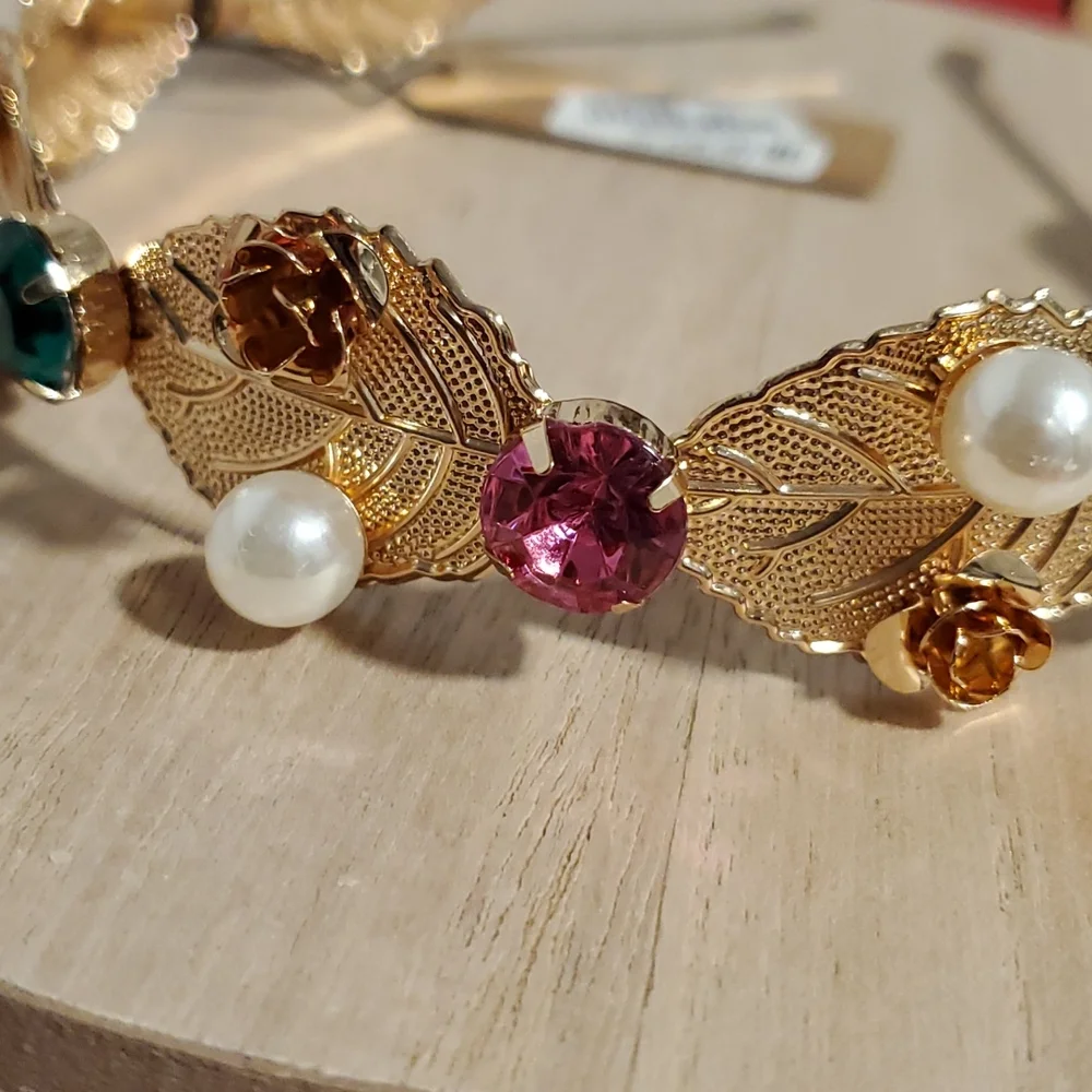 Leaf design•Goldtone•Rhinestones & pearl accents•Headband•NWT